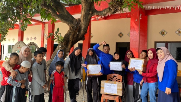 Keluarga Besar SLB Tadulako Mandiri Menyalurkan Donasi Sebagai Bentuk Solidaritas dan Empati Untuk Saudara-Saudara Kita di Aceh.